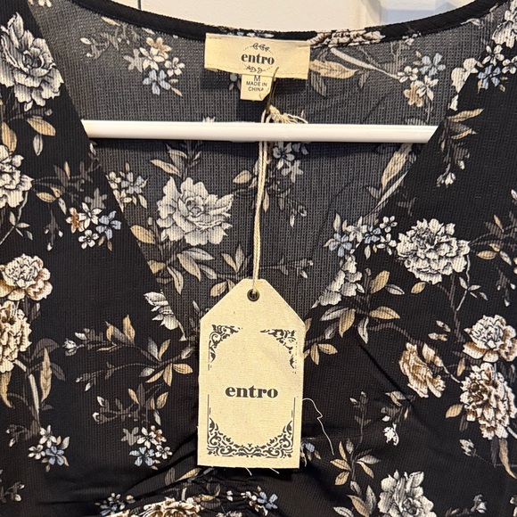 Entro Floral Black Top medium - Picture 3 of 9